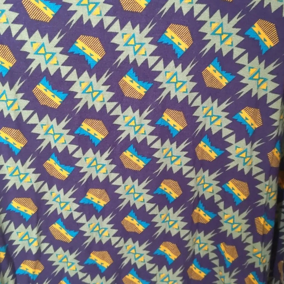 LulaRoe Green Aztec Print Irma Tunic - Picture 3 of 5